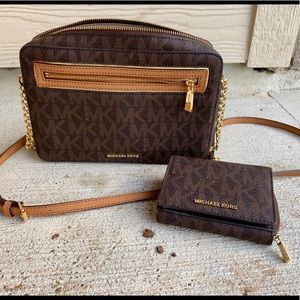 Michael Kors, matching purse & wallet🥰
